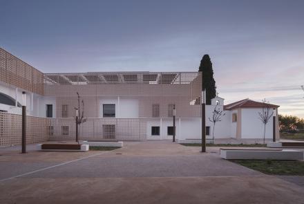 Edificio del Instituto de Investigaciones Agrarias, Centro de Investigaciones Científicas y Tecnológicas de Extremadura